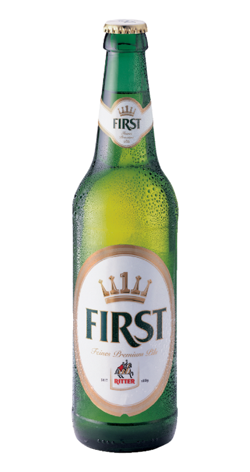 Eine Flasche mit grüner Farbe und Kondenswasser ist oben abgebildet. Sie trägt ein Etikett mit einem Wappen und Schrift.